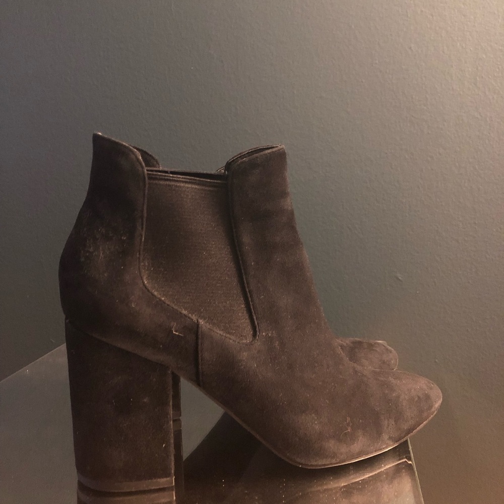 Cole Haan black Suede size 8 pull on bootie